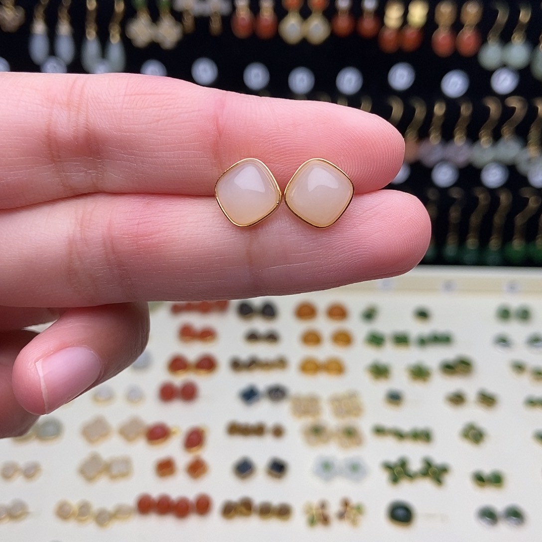 粉***y和田玉银S925镀金镶嵌耳饰