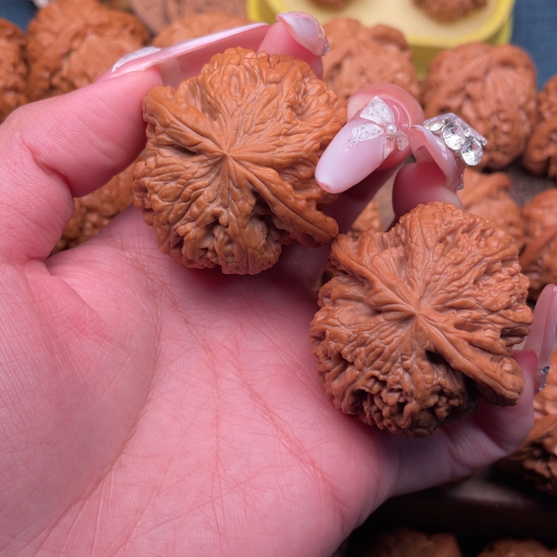 R***z文玩核桃把件全品球筋45