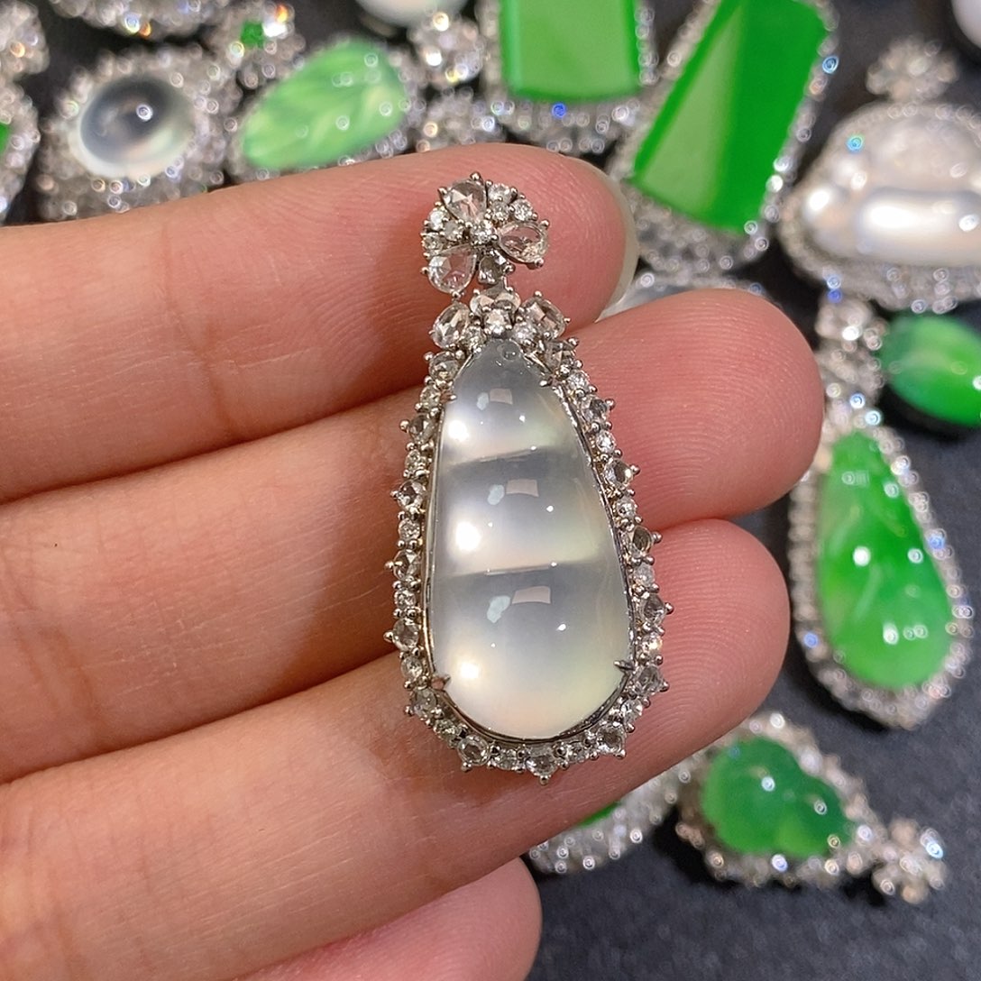 翡翠颈饰18K金镶嵌天然缅甸A货翡翠