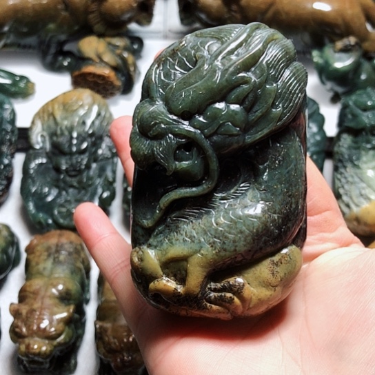 岫岩河磨玉（透闪石质玉）把件未镶嵌眼****蠢