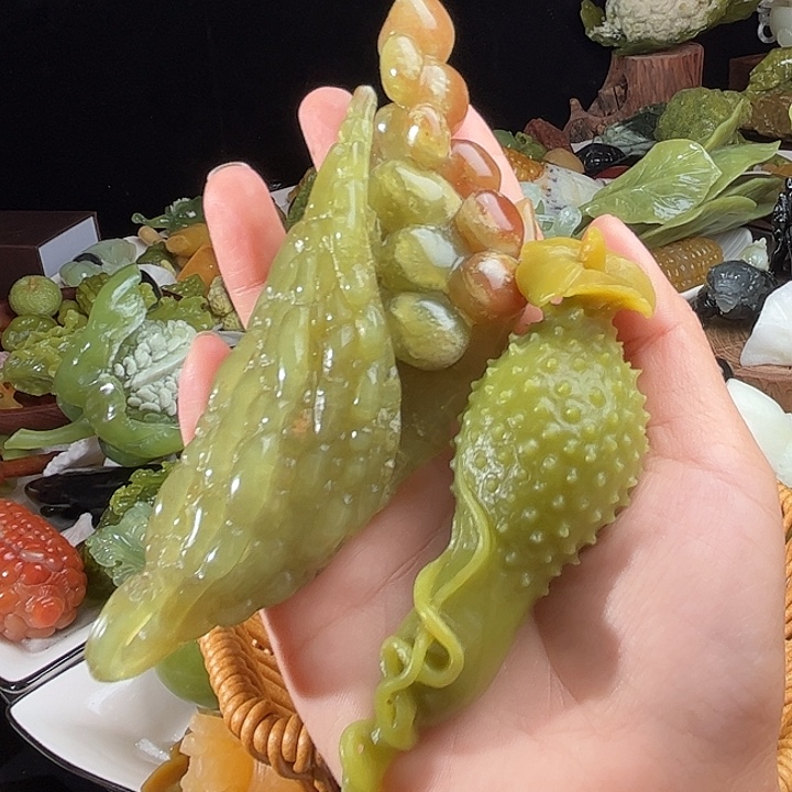 Q***N蛇纹石玉未镶嵌珠宝奇石