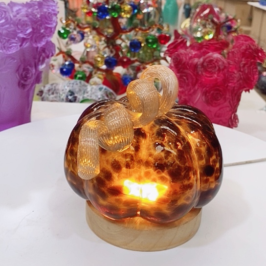 琉璃花瓶高10厘米宽8厘米