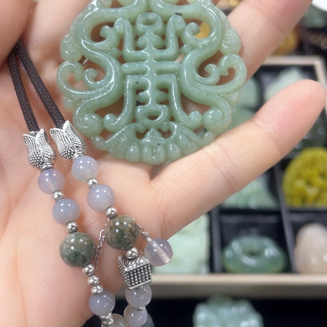 蛇纹石玉颈饰未镶嵌