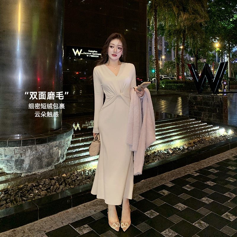 【汪汪专属】气质修身优雅女秋冬包臀裙扭结V领针织连衣裙