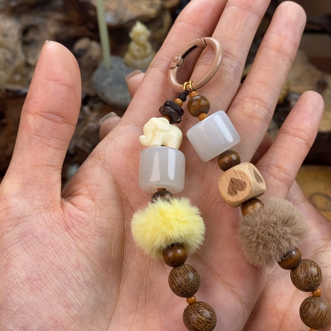 （***）和田玉未镶嵌颈饰