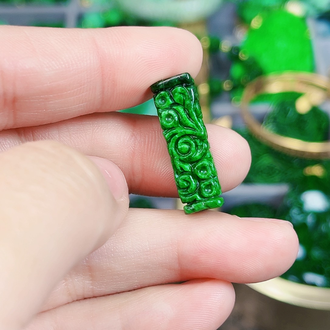 翡翠颈饰未镶嵌吊坠