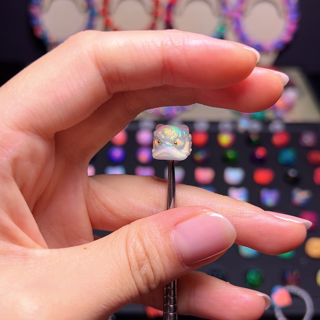 树脂制品人工欧泊狮子