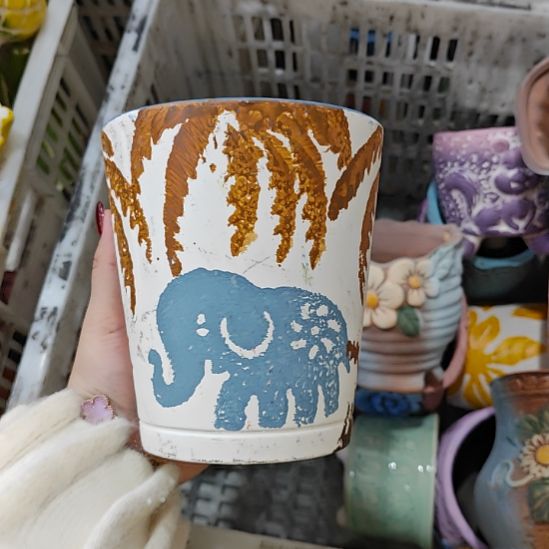 当场拍满15元发货不凑不发，花盆盆口不方不圆有针孔黑点是正常的，