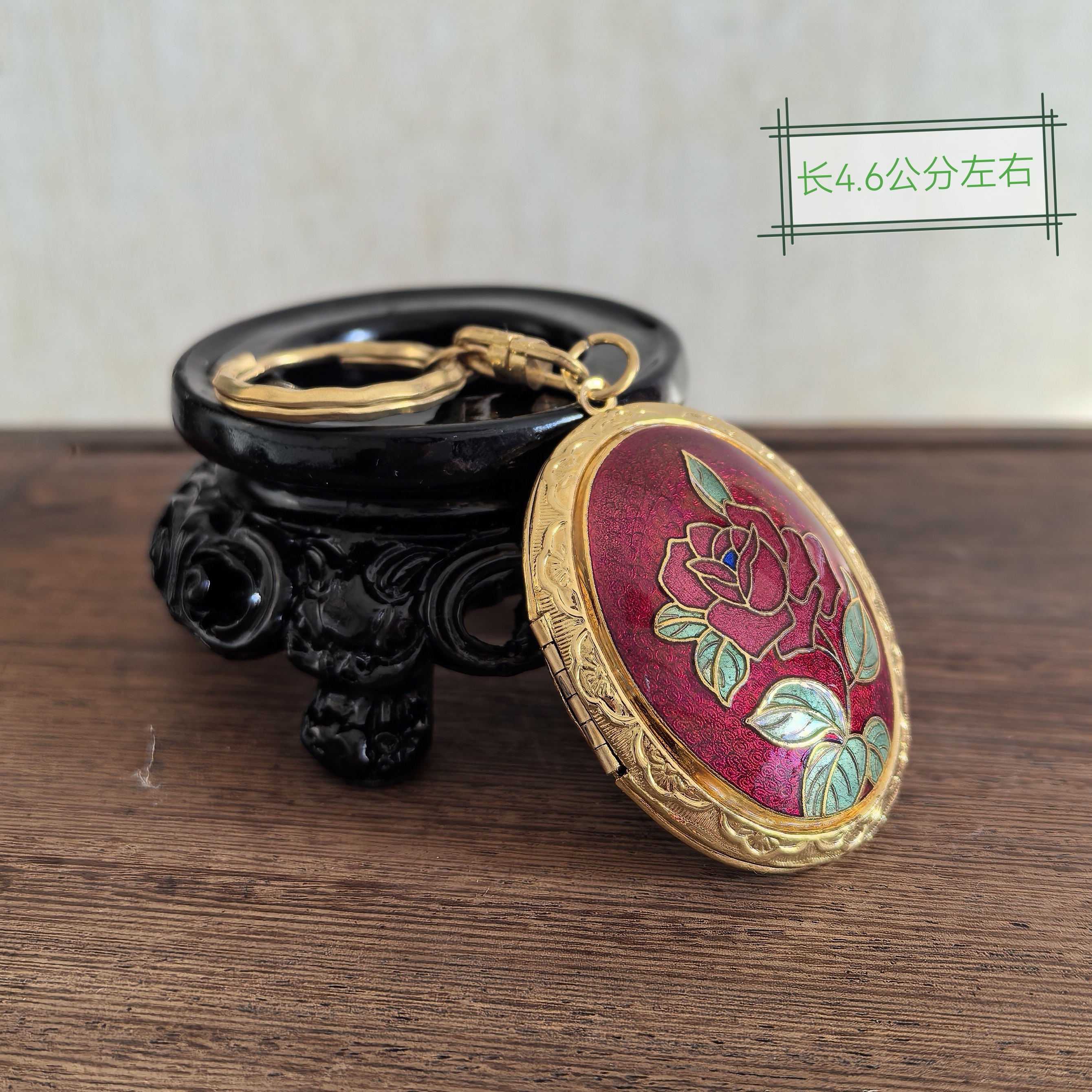 非物质文化遗产景泰蓝鎏金钥匙坠。照片盒。