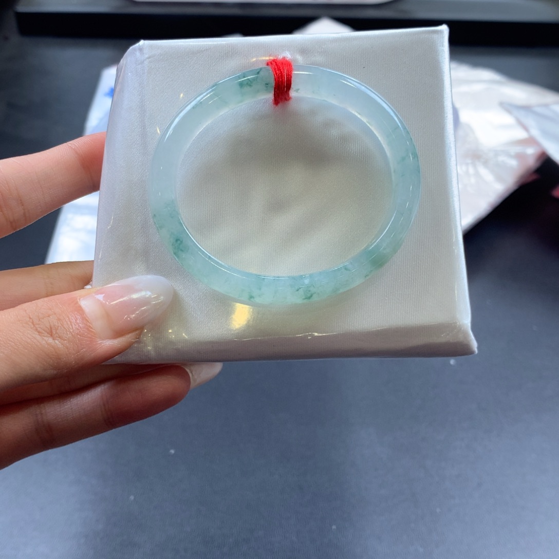 y***3翡翠未镶嵌手镯52贵妃