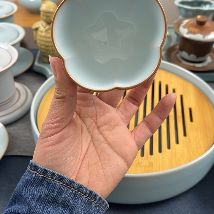 杯月白梅花杯中杯红玫瑰酒