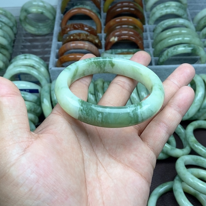 蛇纹石玉手镯未镶嵌薛*