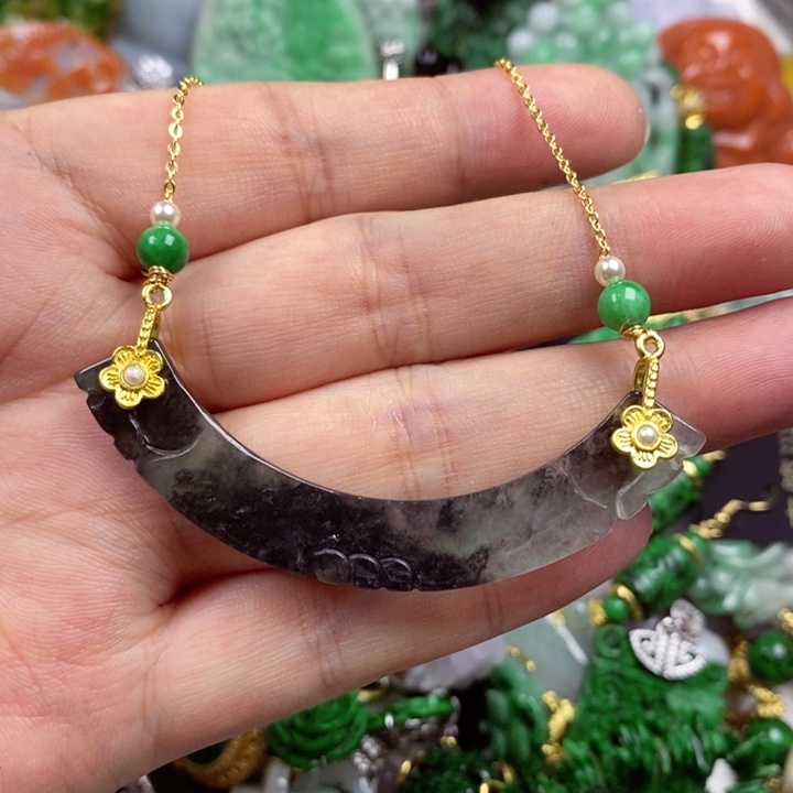 翡翠未镶嵌吊坠(赠链)