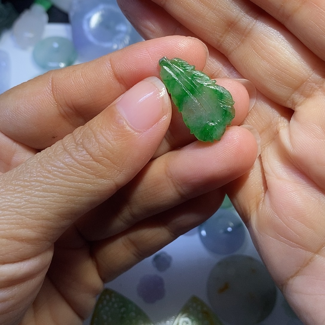 定制翡翠未镶嵌羽毛