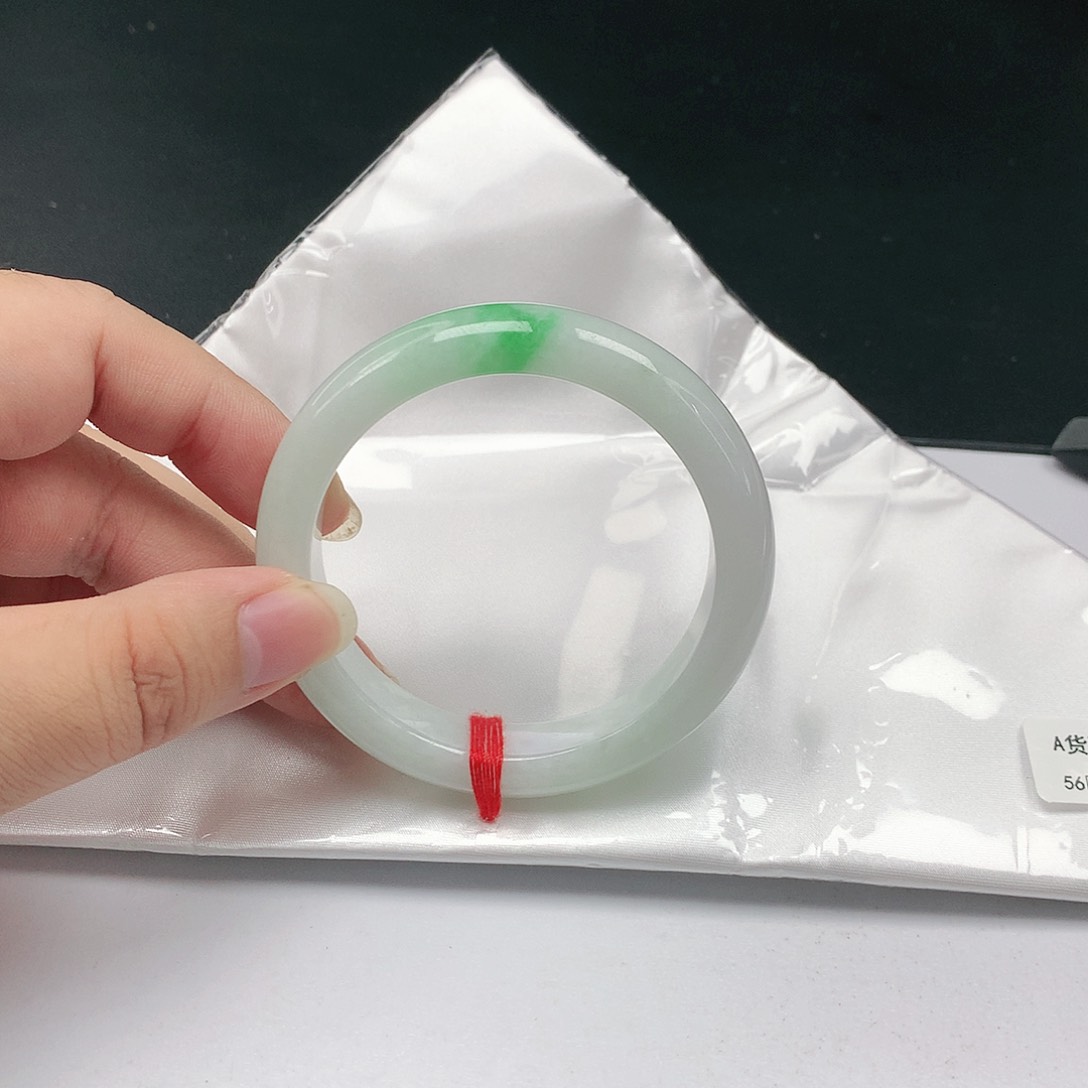 翡翠手镯未镶嵌翡翠097