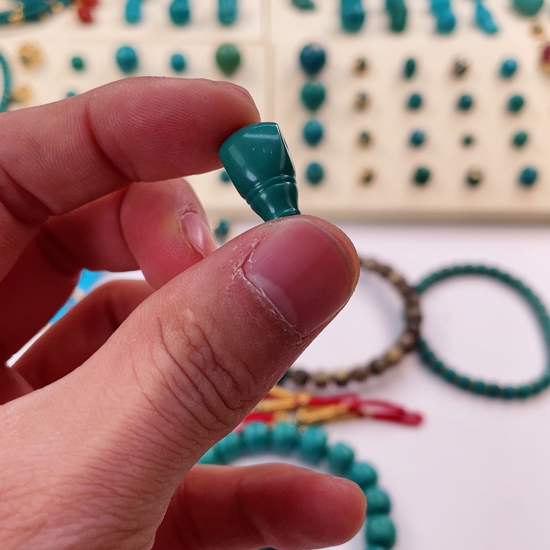 绿松石颈饰未镶嵌