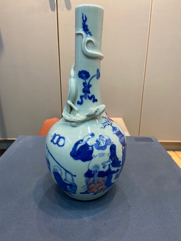 现代工艺品，人物天球瓶