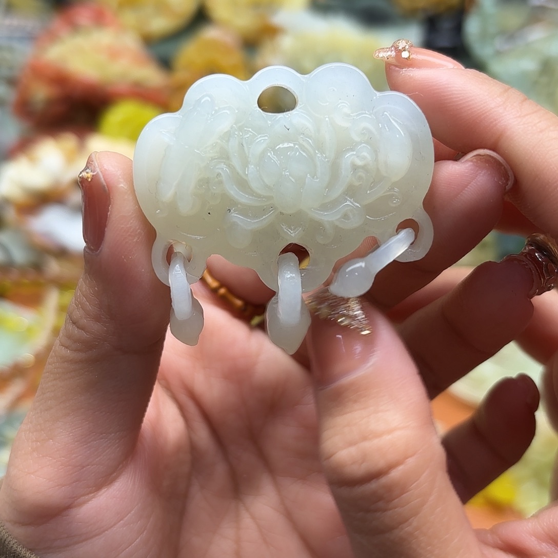 蛇纹石玉未镶嵌吊坠