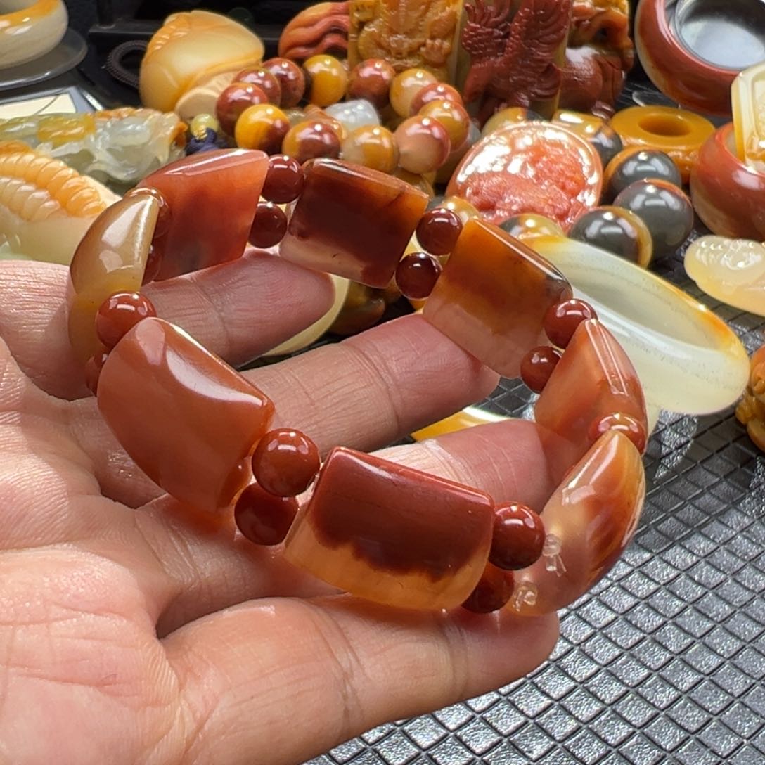 石英质玉未镶嵌颈饰