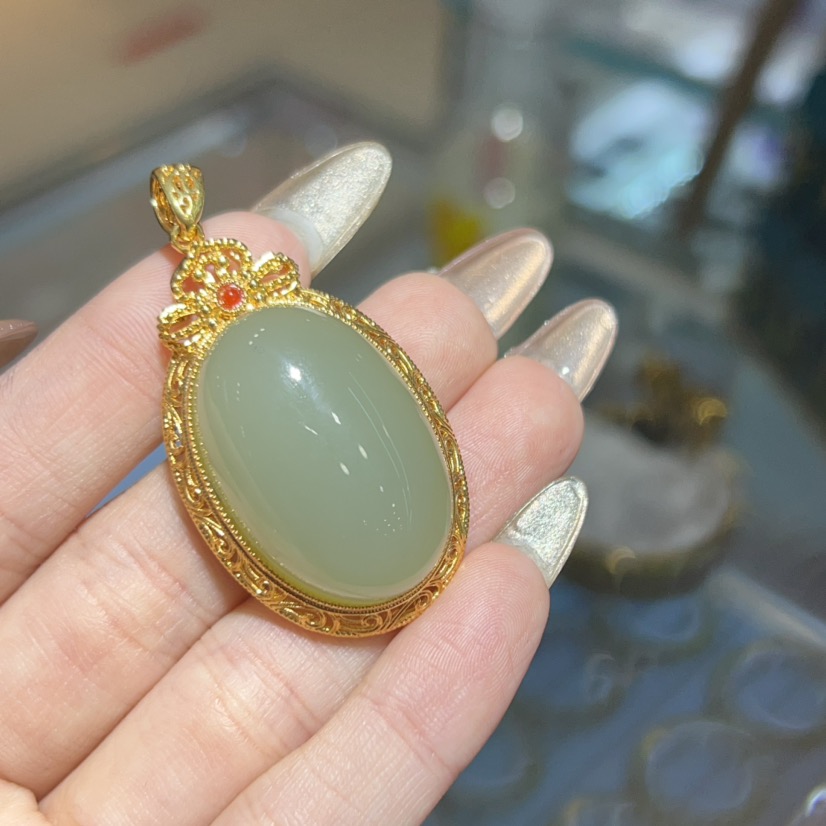 【星光村小飞6106-2】和田玉大蛋面吊坠18k金镶嵌