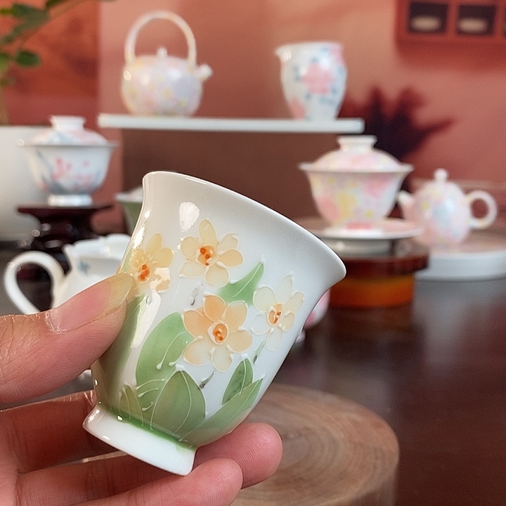 水仙花品茗杯手绘釉下高温