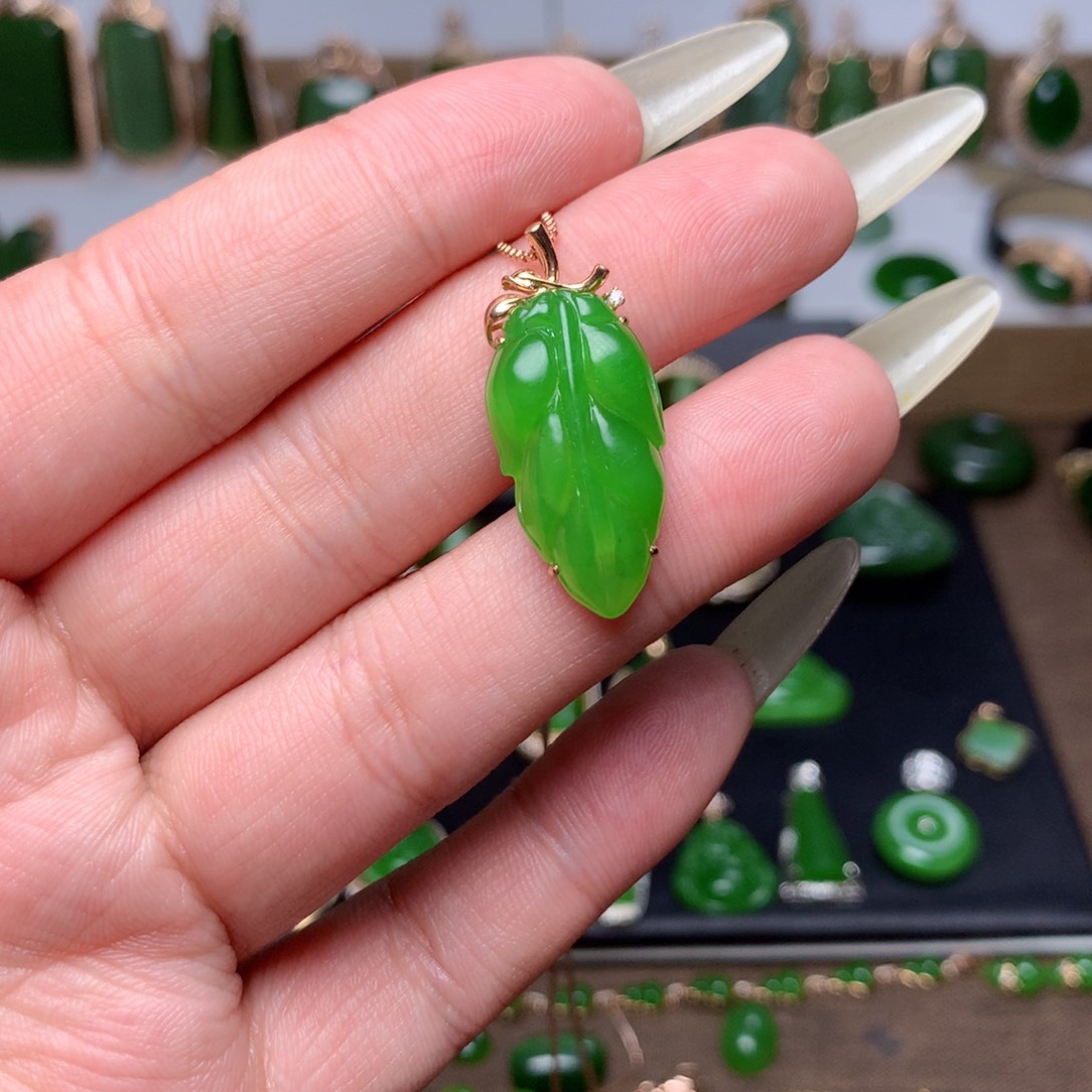 和田玉（碧玉）吊坠18K金镶嵌