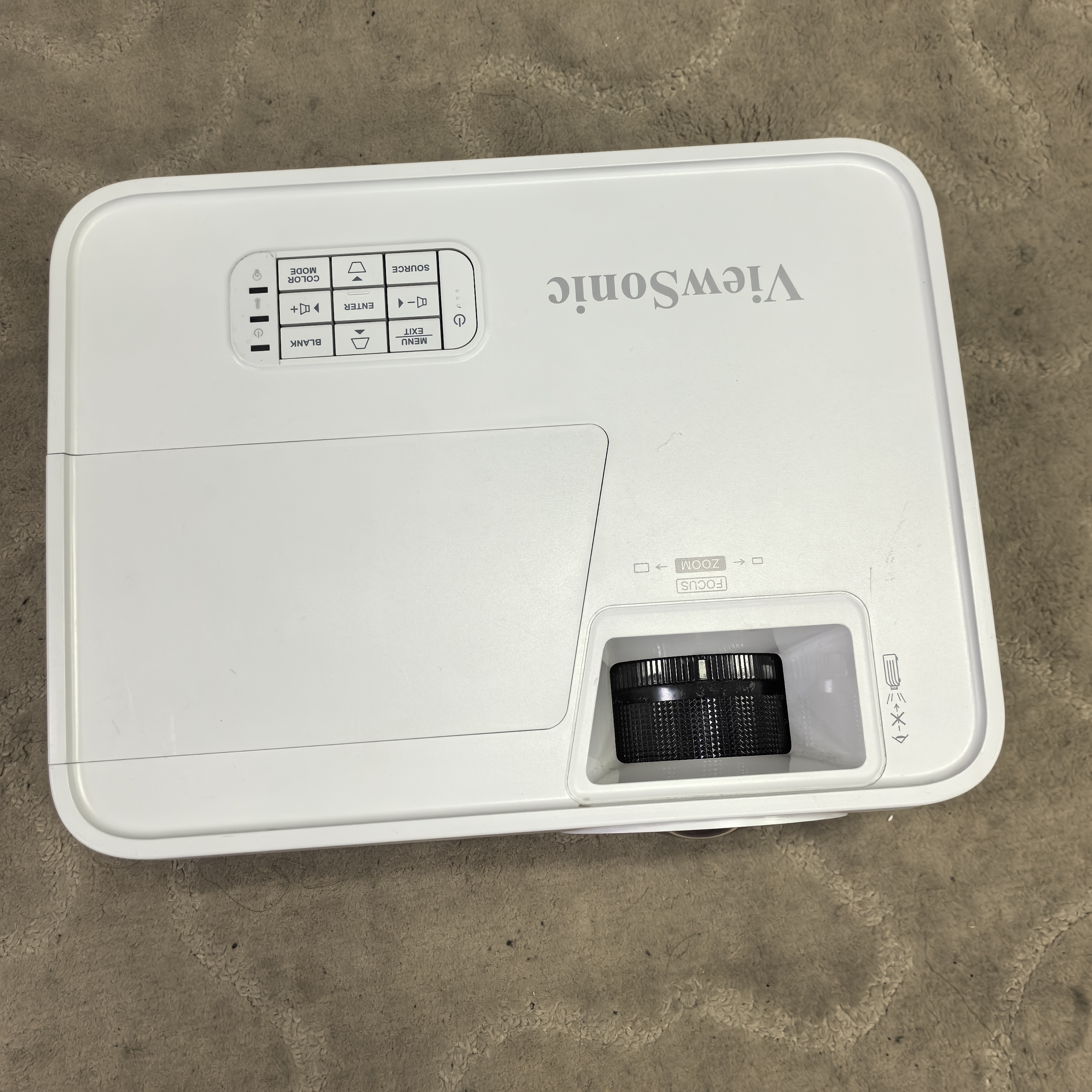 9新  以下，优派px706HP投影仪一台。不包邮