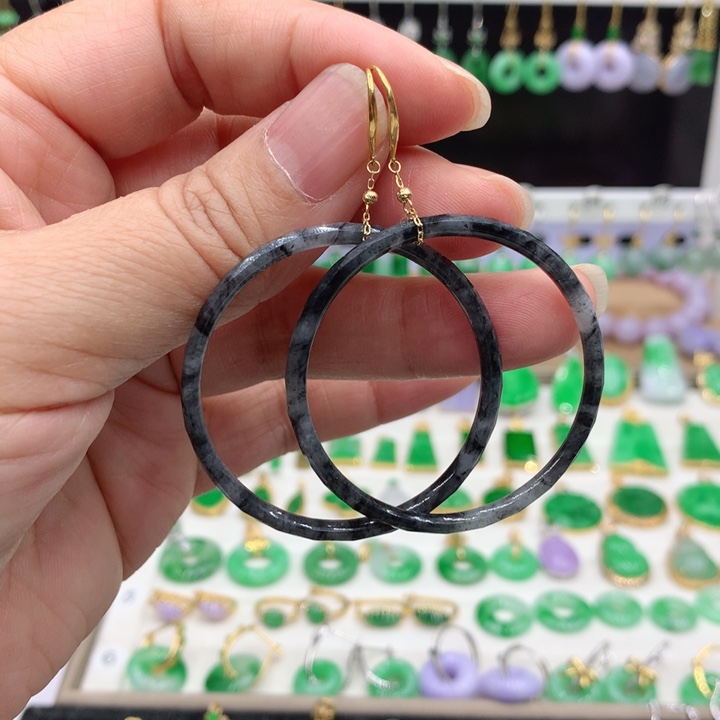 翡翠18K金镶嵌耳饰的