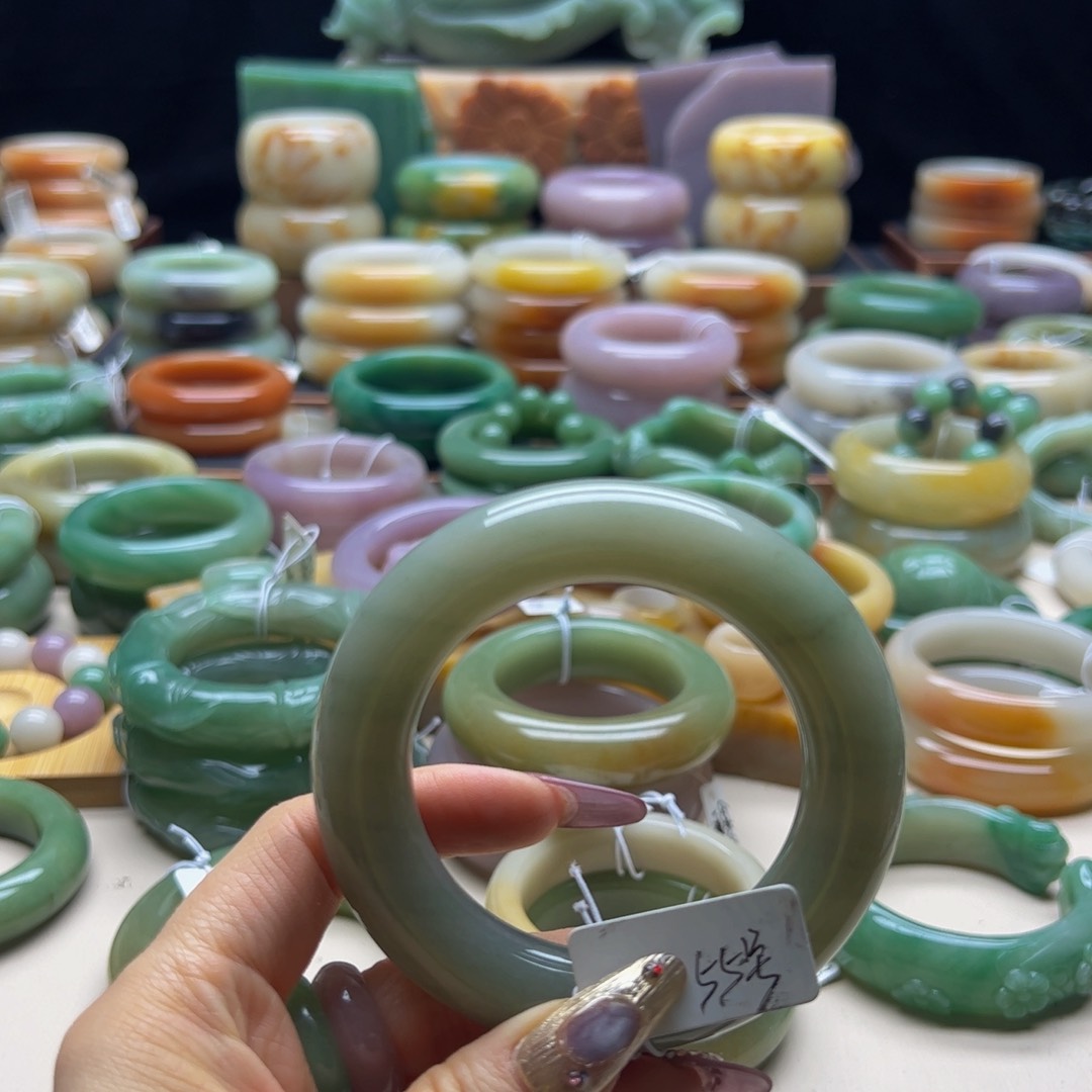 石英质玉手镯未镶嵌