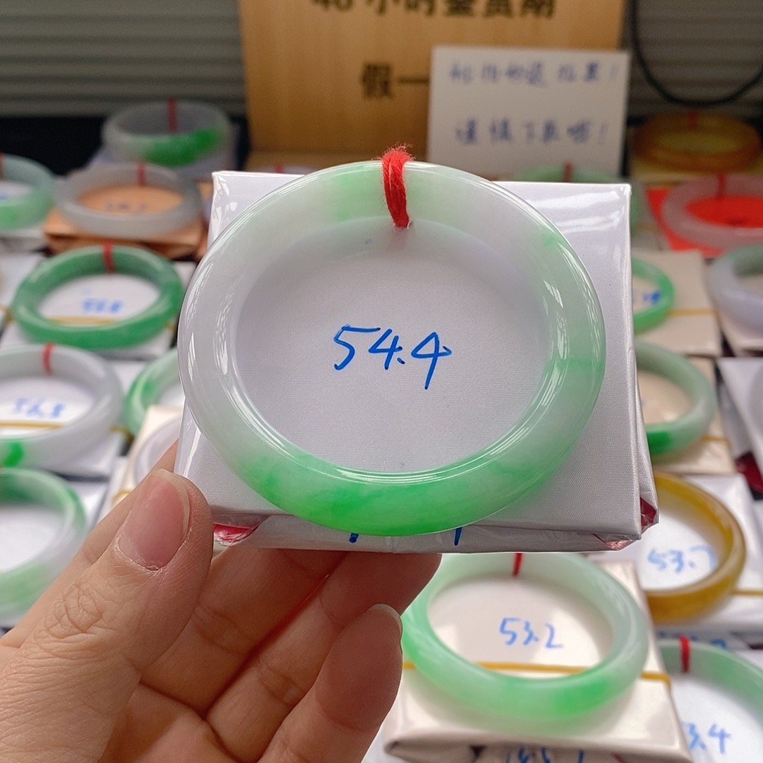 翡翠手镯未镶嵌t***兔手镯