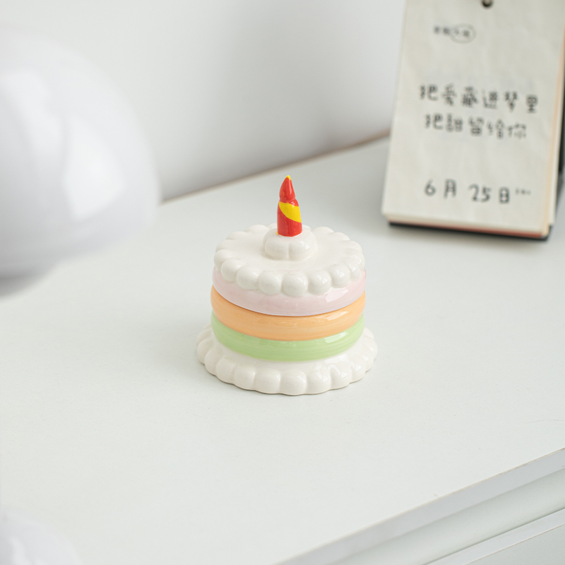 可爱生日蛋糕陶瓷首饰盒创意少女心收纳盒桌面饰品糖果罐储物罐