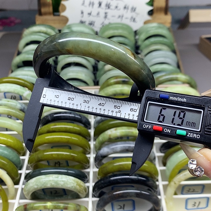 未镶嵌蛇纹石玉手镯20