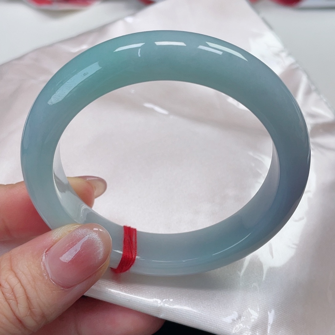 翡翠手镯未镶嵌缅甸翡翠