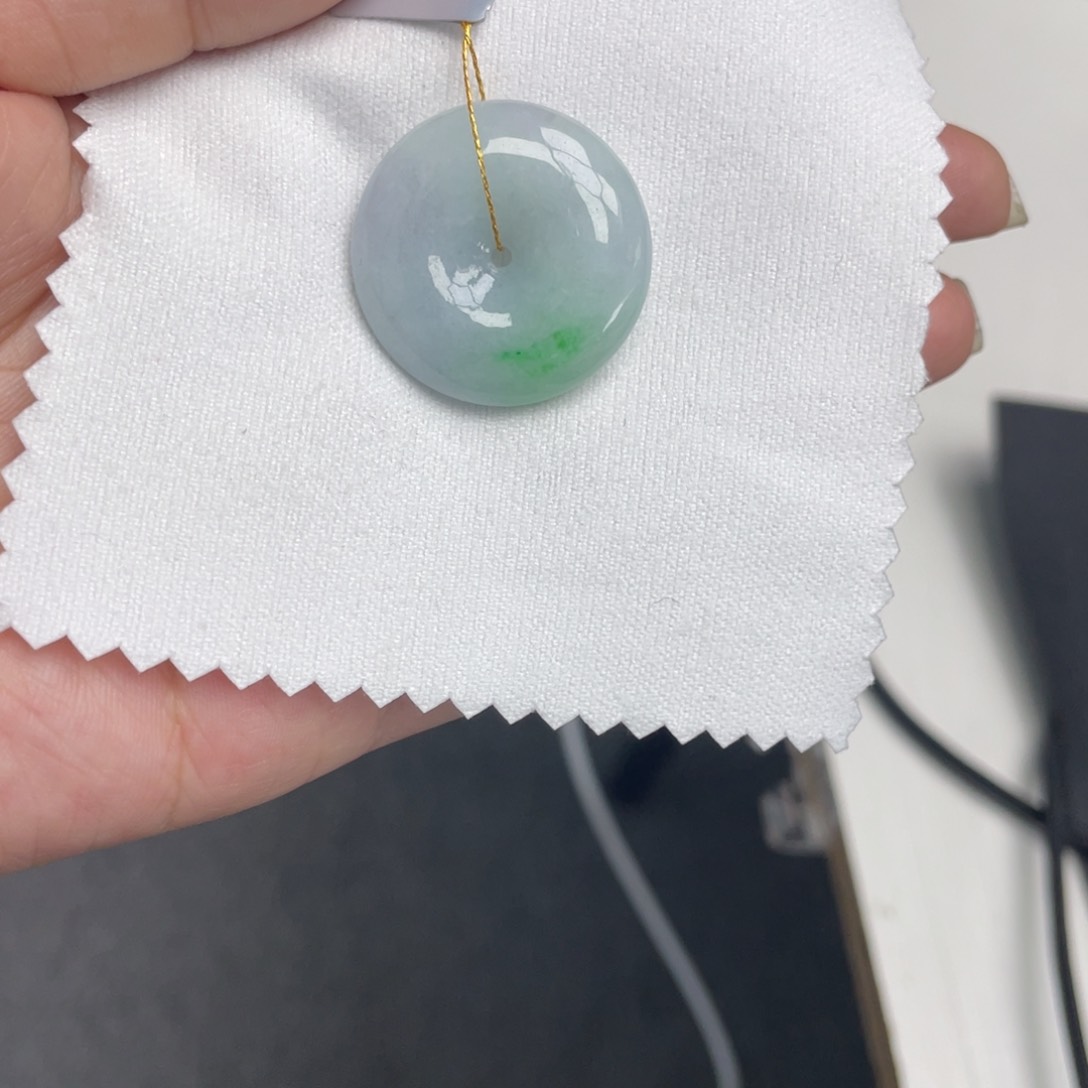 翡翠未镶嵌颈饰平安扣