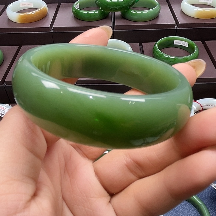 和田玉（碧玉）未镶嵌手镯