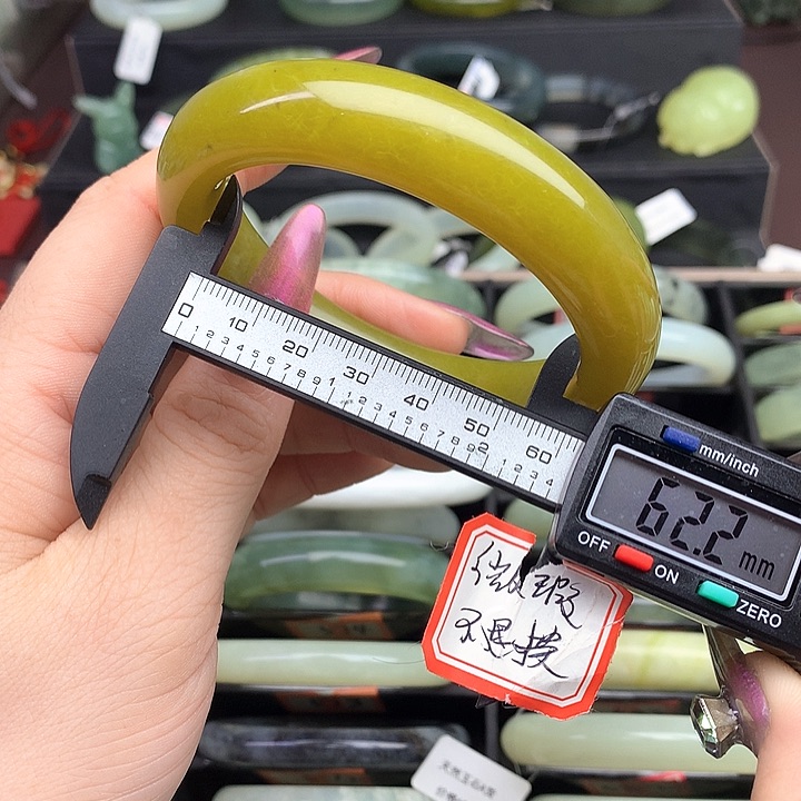 蛇纹石玉手镯未镶嵌588