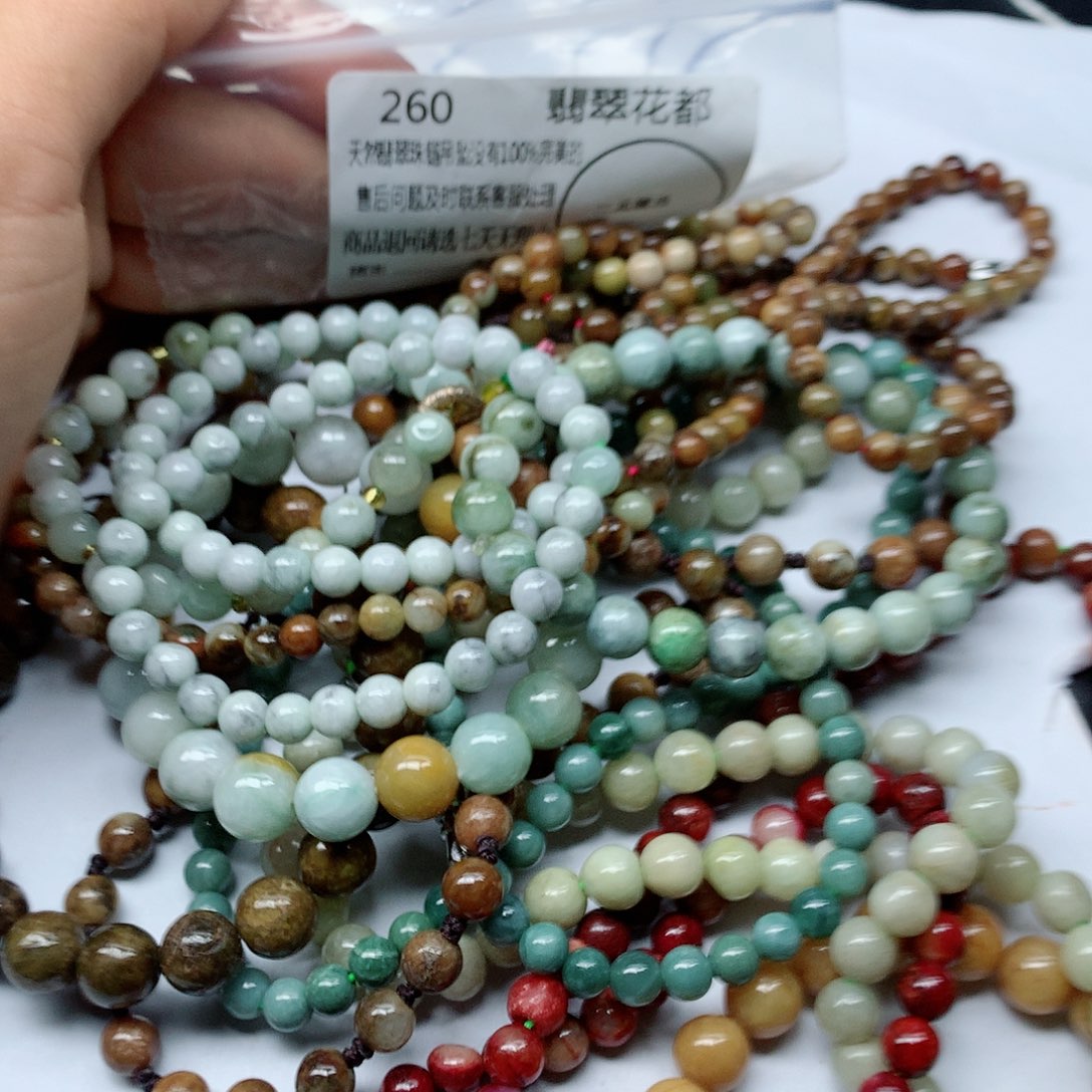 翡翠颈饰未镶嵌翡翠