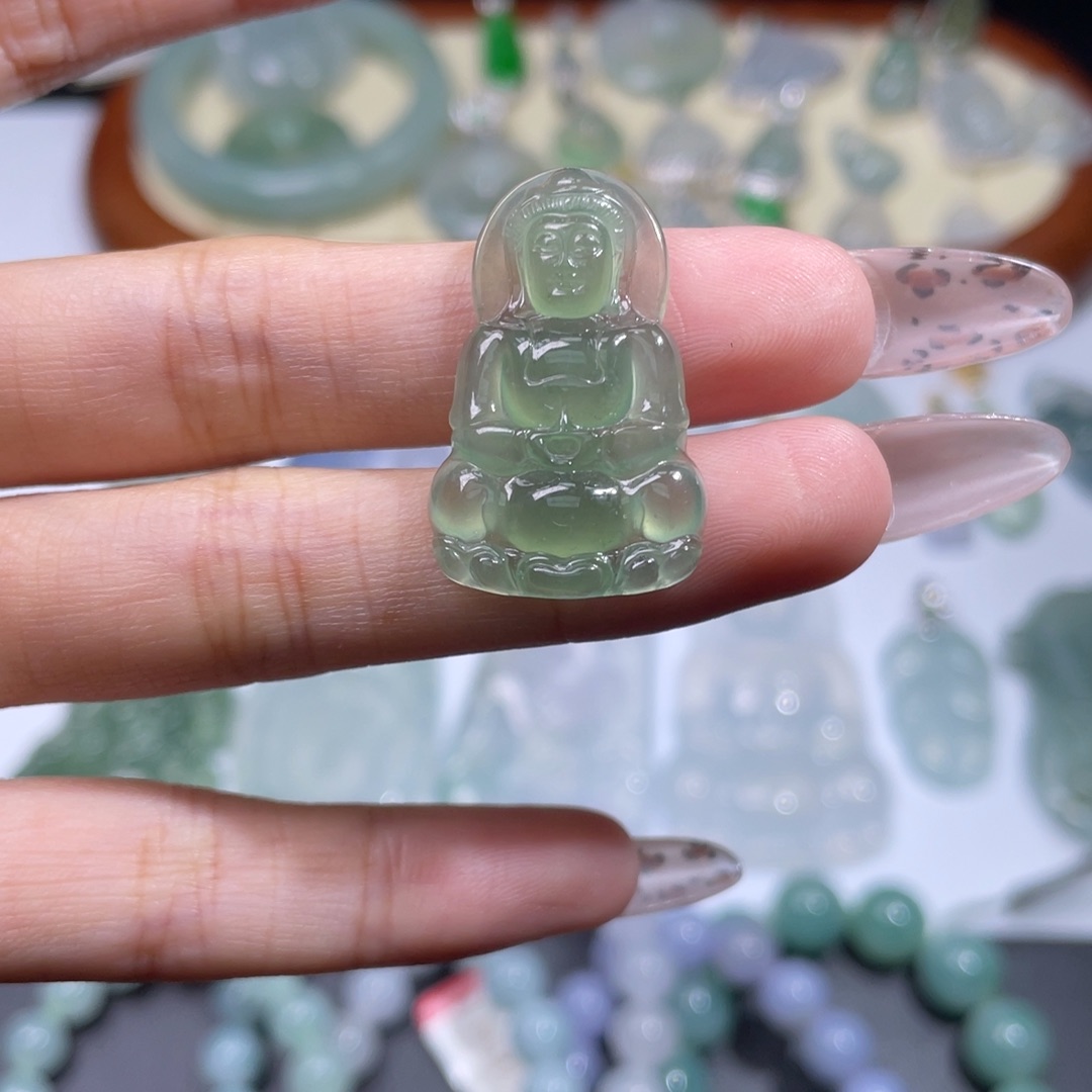 翡翠颈饰未镶嵌观音