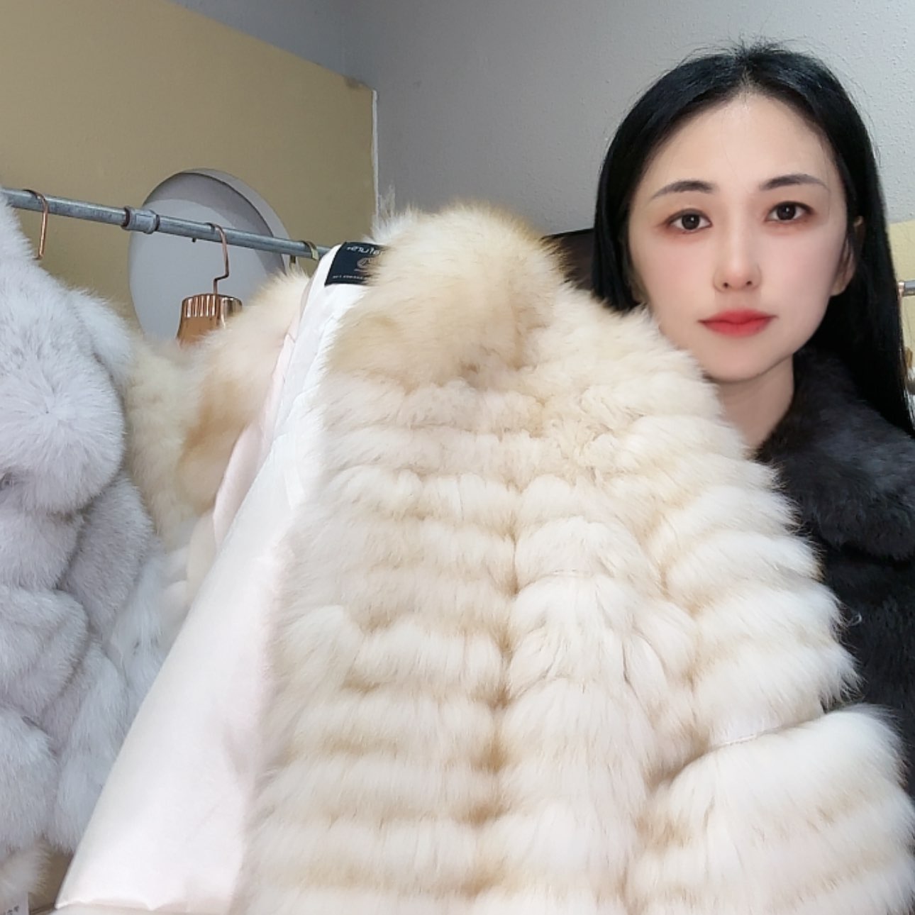 【闪购商品】狐狸毛外套