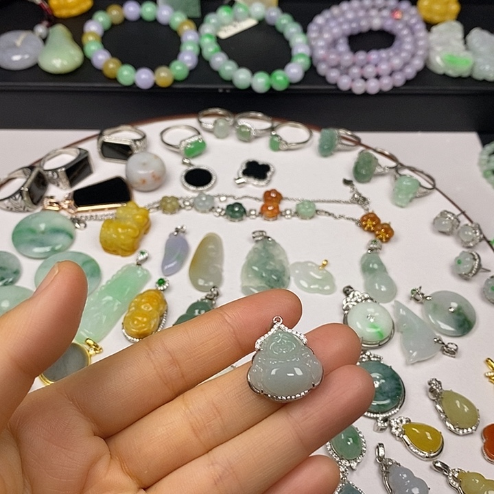 翡翠项链未镶嵌念*佛公