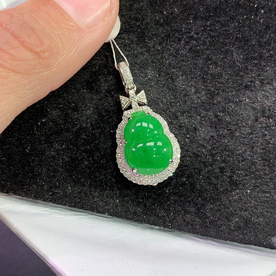 翡翠吊坠(赠链)18K金镶嵌