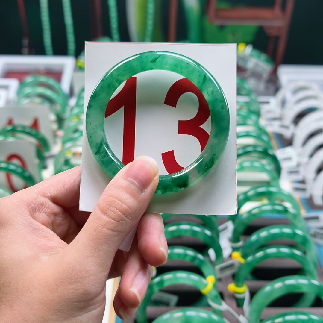 石英质玉（非洲翠）未镶嵌手镯非洲翠手镯