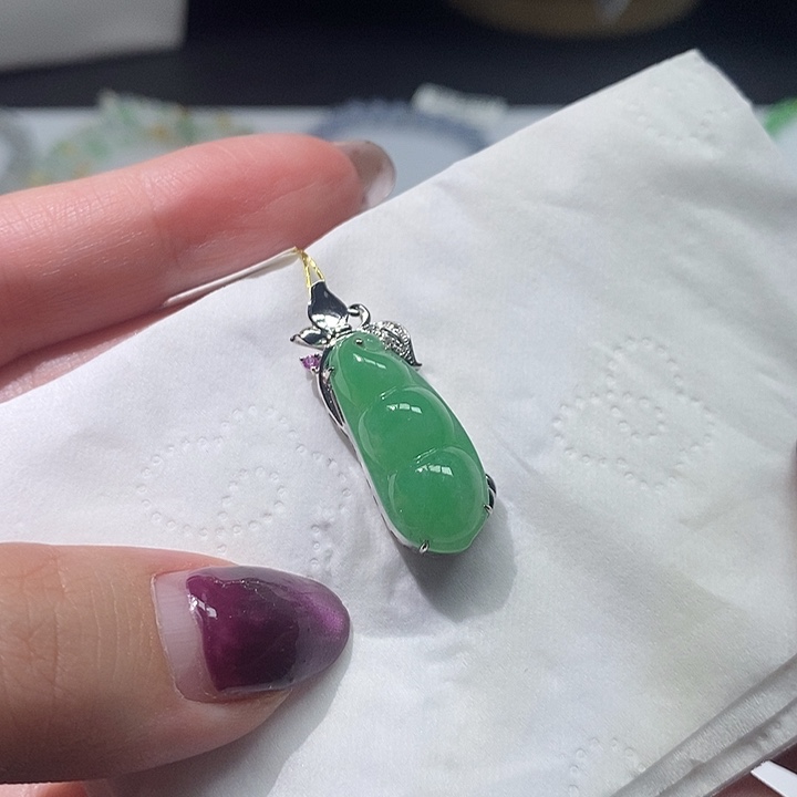 翡翠18K金镶嵌颈饰豆子