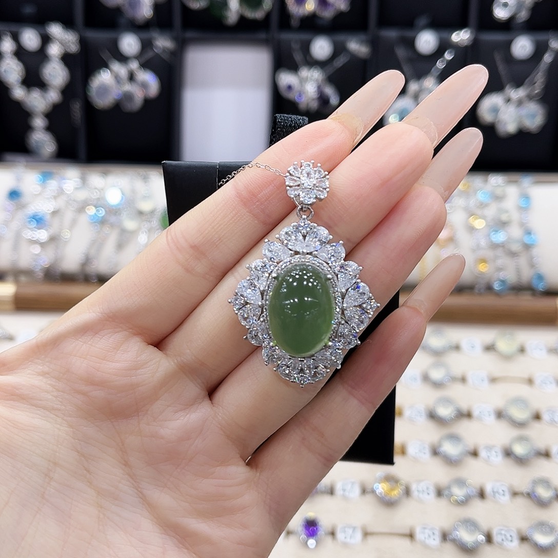 燕***戒岫玉银S925镶嵌颈饰