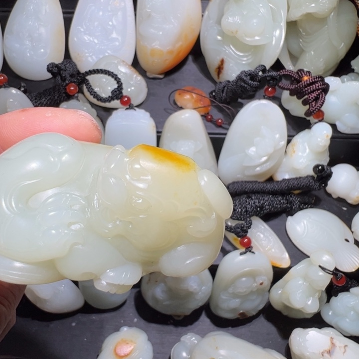 和田玉颈饰未镶嵌钢*侠