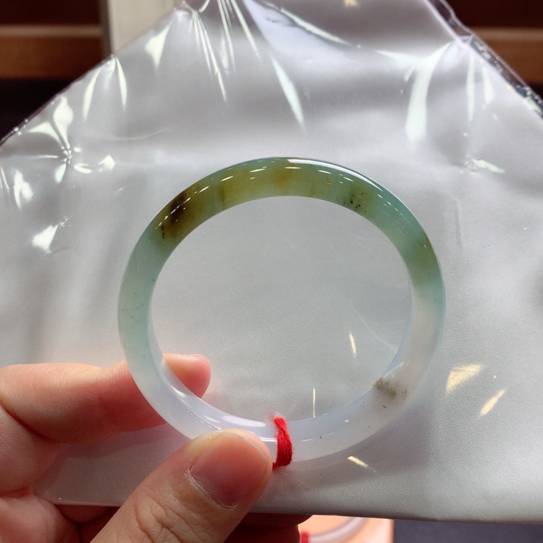 翡翠手镯未镶嵌天然翡翠