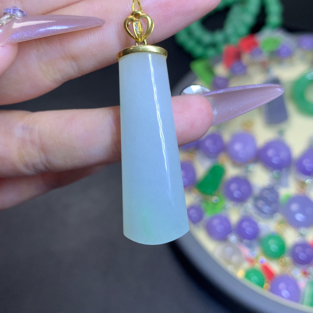 翡翠18K金镶嵌颈饰