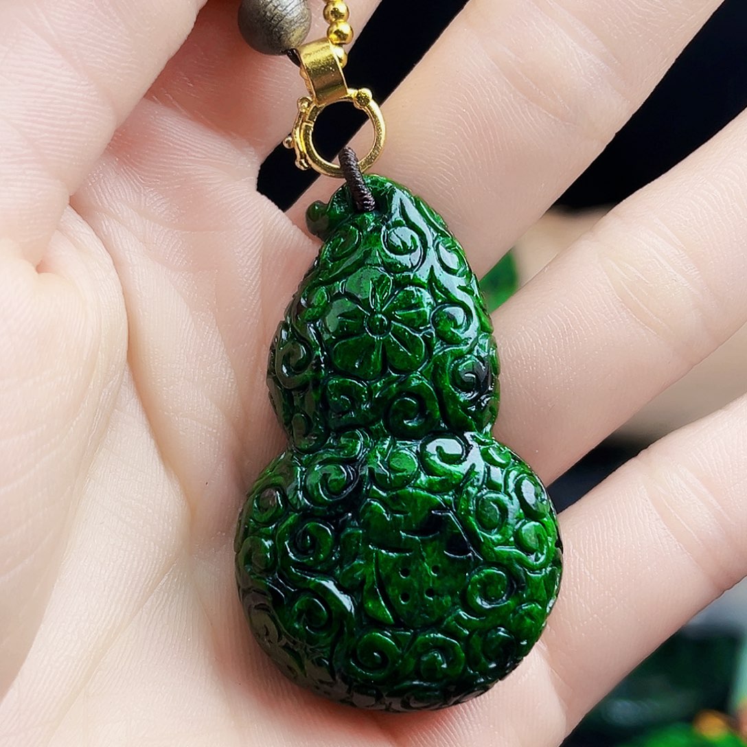 颈饰未镶嵌翡翠多样性