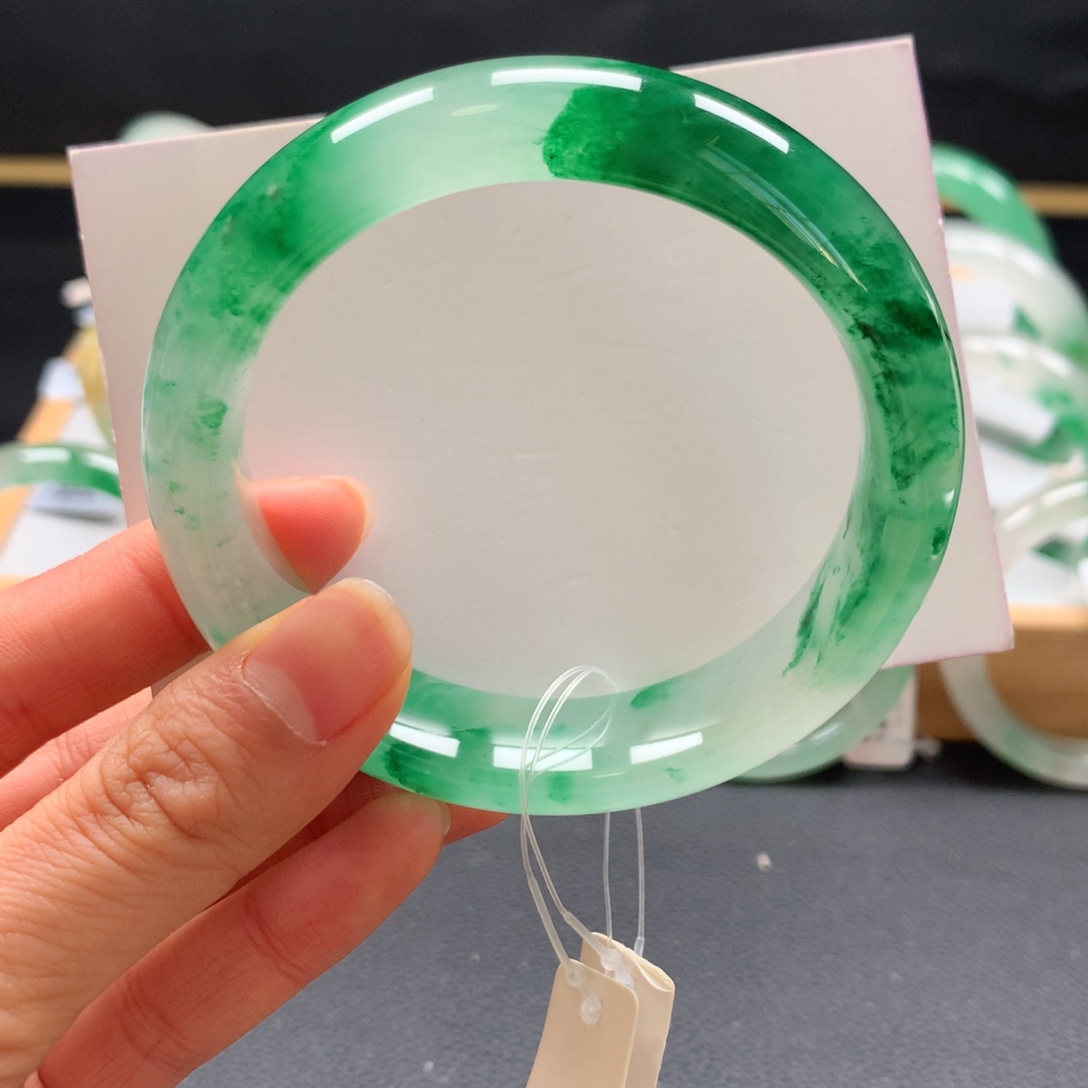 海***花石英质玉（非洲翠）未镶嵌手镯