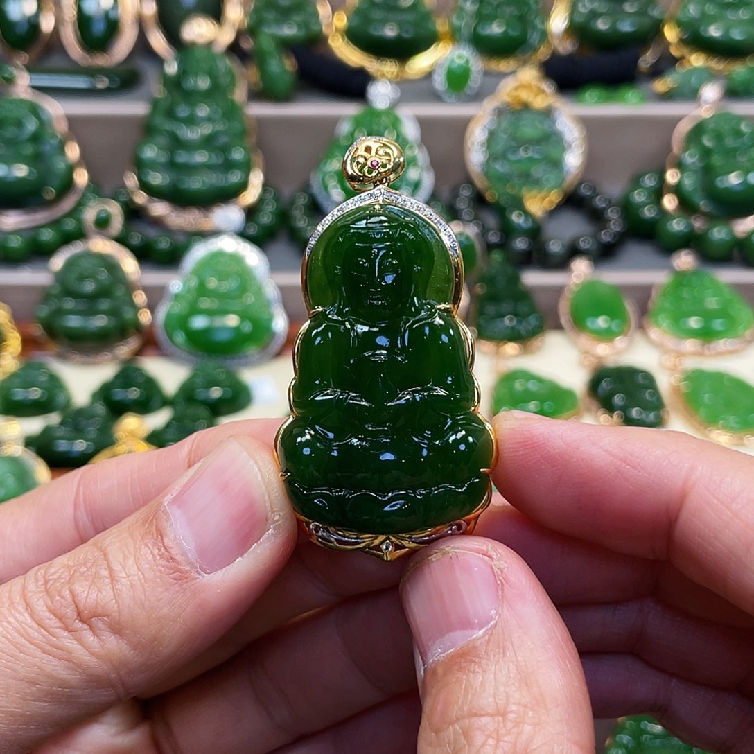 和田玉（碧玉）颈饰18K金镶嵌观音42mm